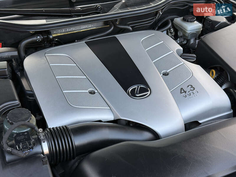 Седан Lexus LS 2004 в Вараше
