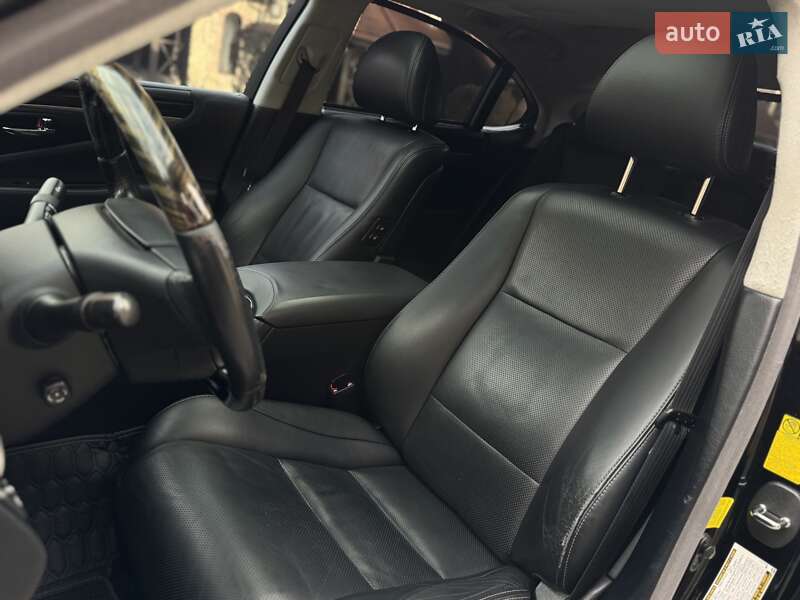 Седан Lexus LS 2013 в Львове