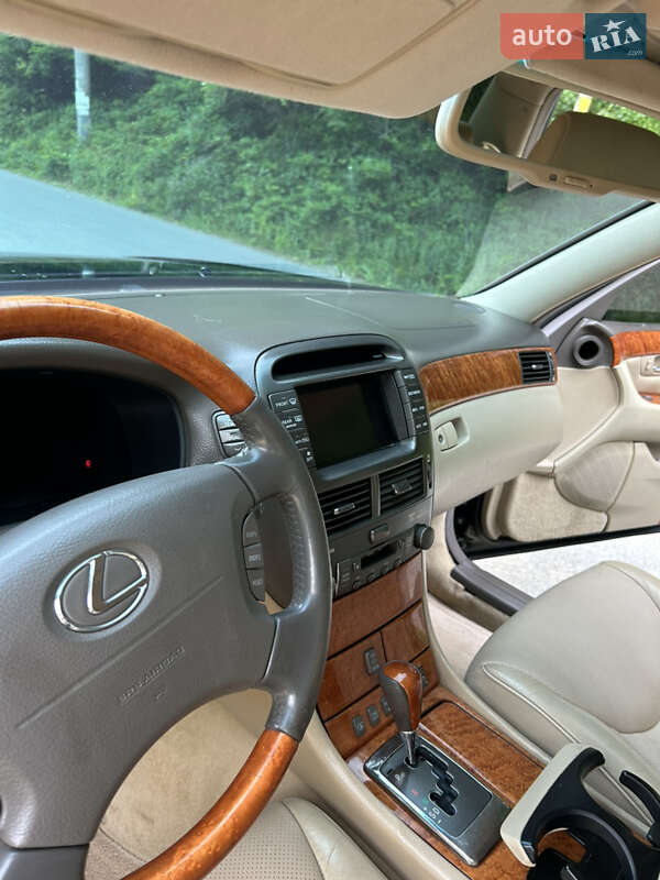 Седан Lexus LS 2004 в Яремче