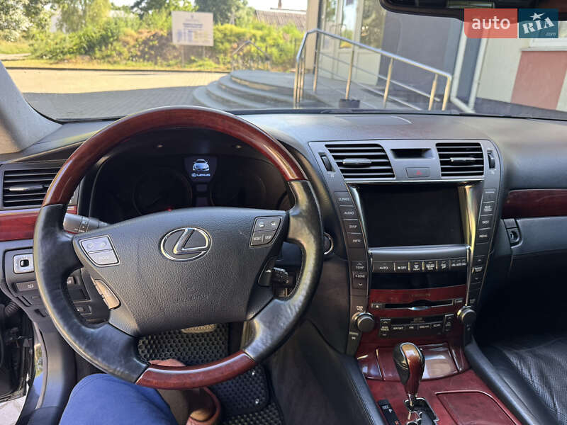 Седан Lexus LS 2007 в Шполе