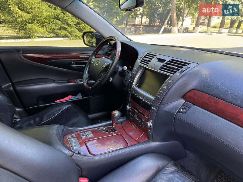 Седан Lexus LS 2007 в Шполе