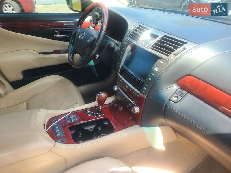 Седан Lexus LS 2011 в Киеве
