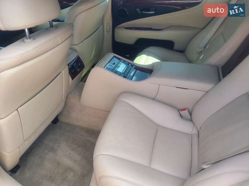 Седан Lexus LS 2011 в Киеве