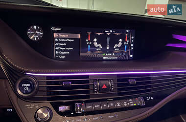 Седан Lexus LS 2018 в 