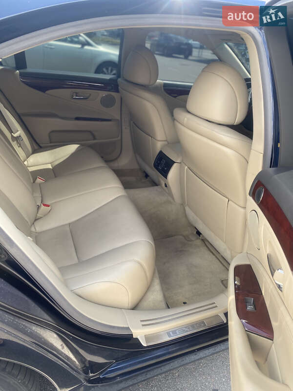 Седан Lexus LS 2008 в Киеве