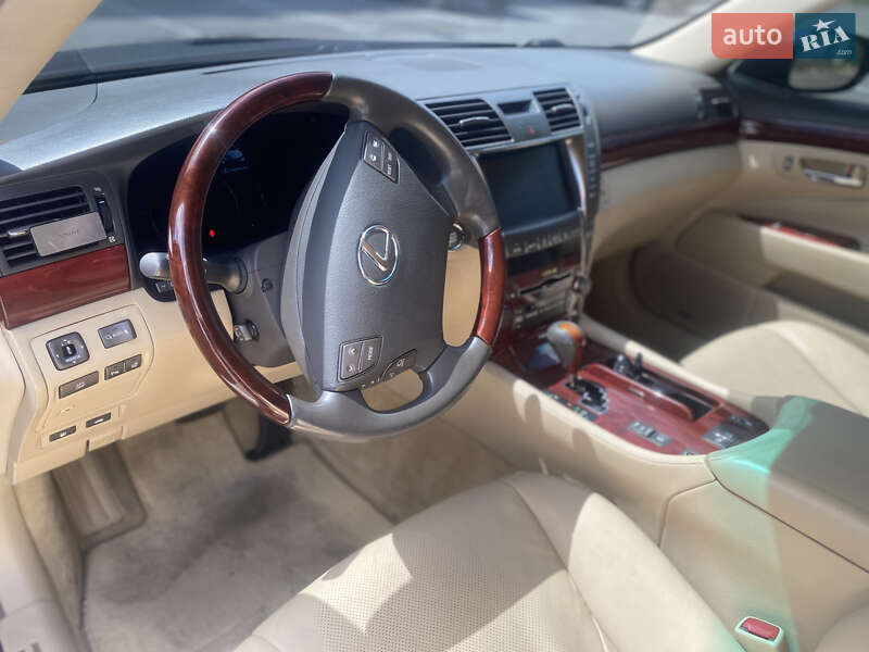 Седан Lexus LS 2008 в Киеве