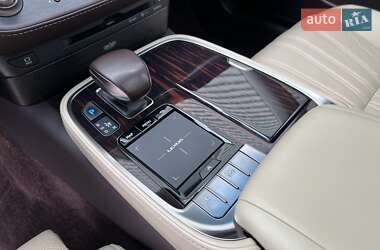 Седан Lexus LS 2018 в 