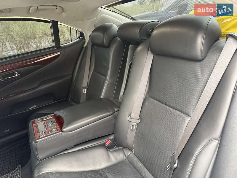 Седан Lexus LS 2007 в Киеве