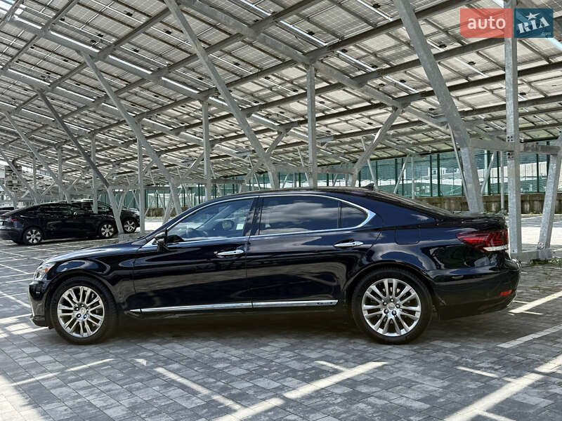 Седан Lexus LS 2013 в Львове