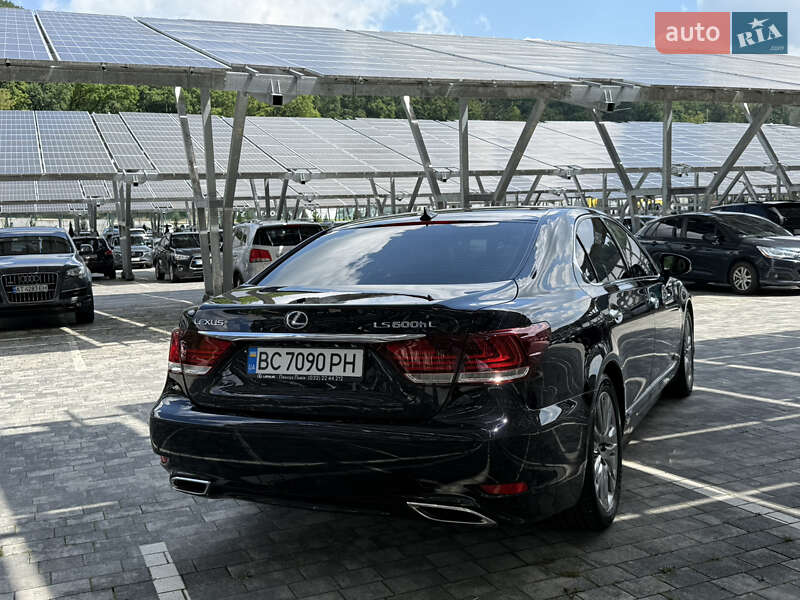 Седан Lexus LS 2013 в Львове