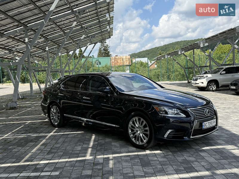 Седан Lexus LS 2013 в Львове