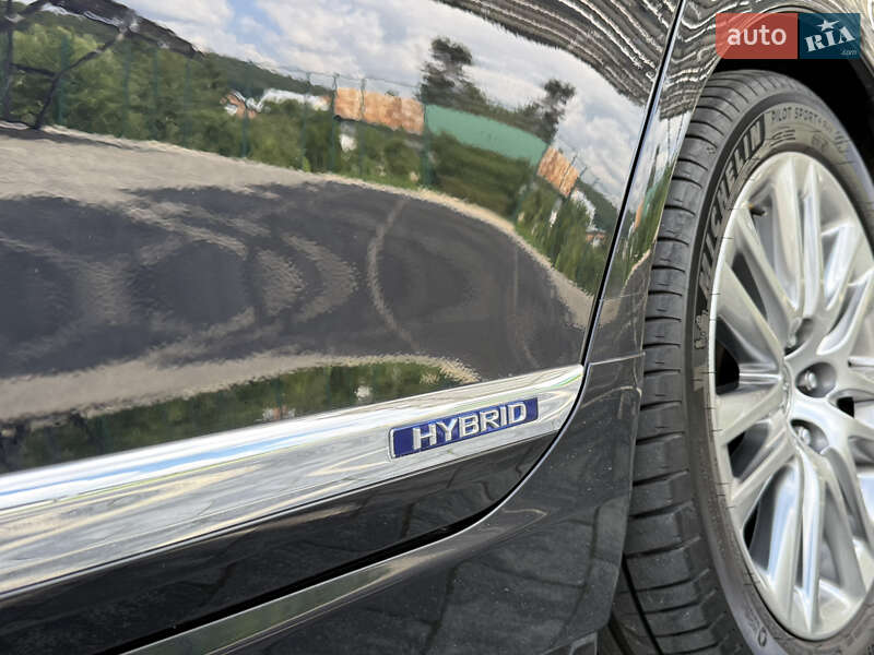 Седан Lexus LS 2013 в Львове