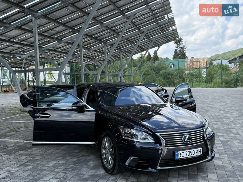 Седан Lexus LS 2013 в Львове