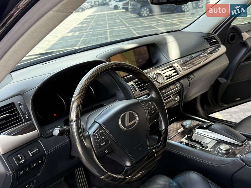 Седан Lexus LS 2013 в Львове