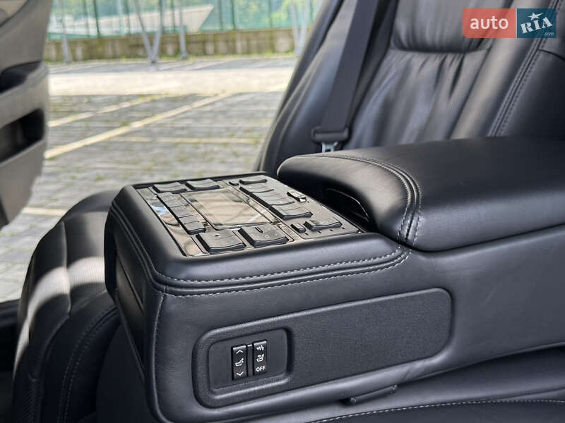 Седан Lexus LS 2013 в Львове