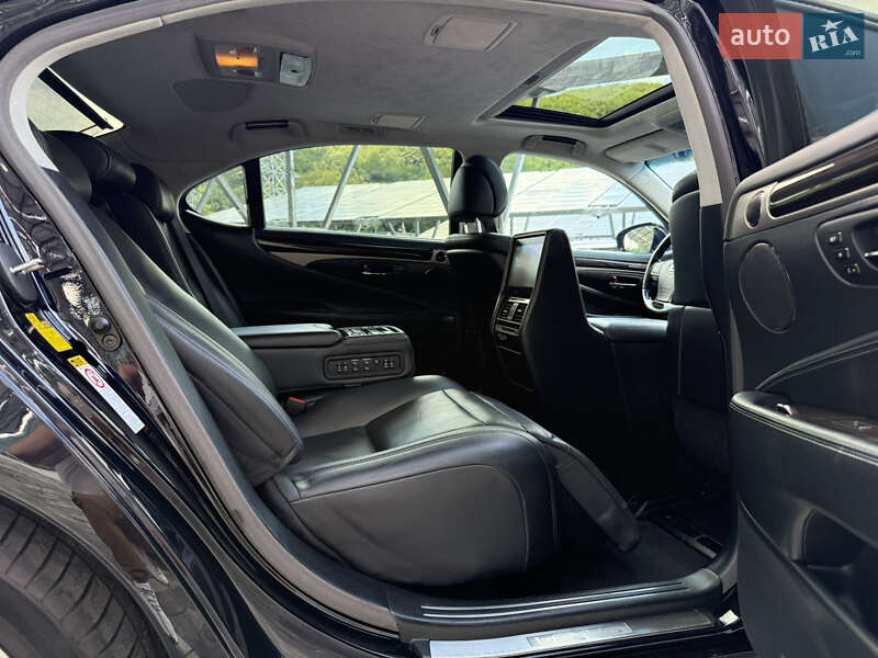 Седан Lexus LS 2013 в Львове