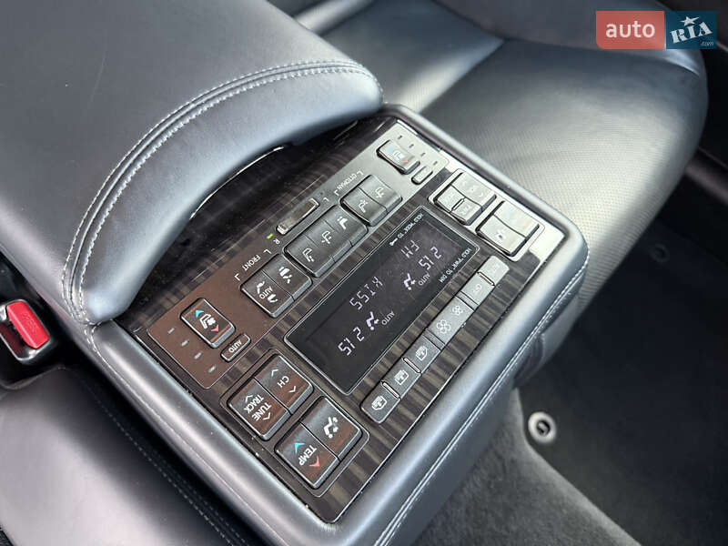 Седан Lexus LS 2013 в Львове