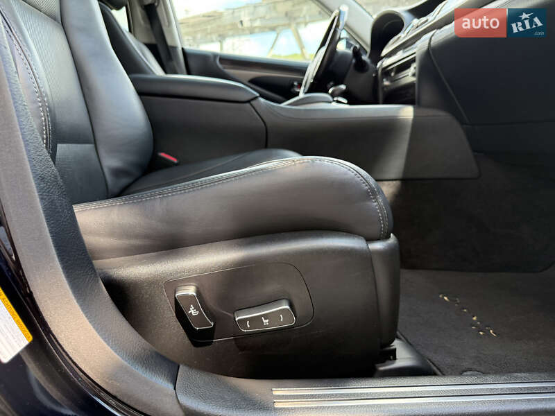 Седан Lexus LS 2013 в Львове