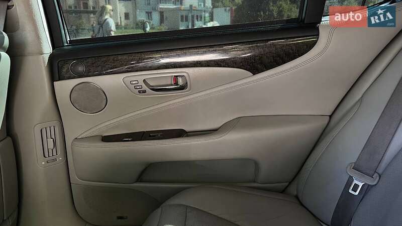 Седан Lexus LS 2007 в Львове фото 35 Седан Lexus LS 2007 в Львове