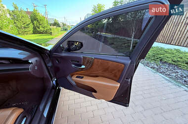 Седан Lexus LS 2018 в 