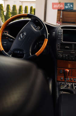 Седан Lexus LS 2001 в 