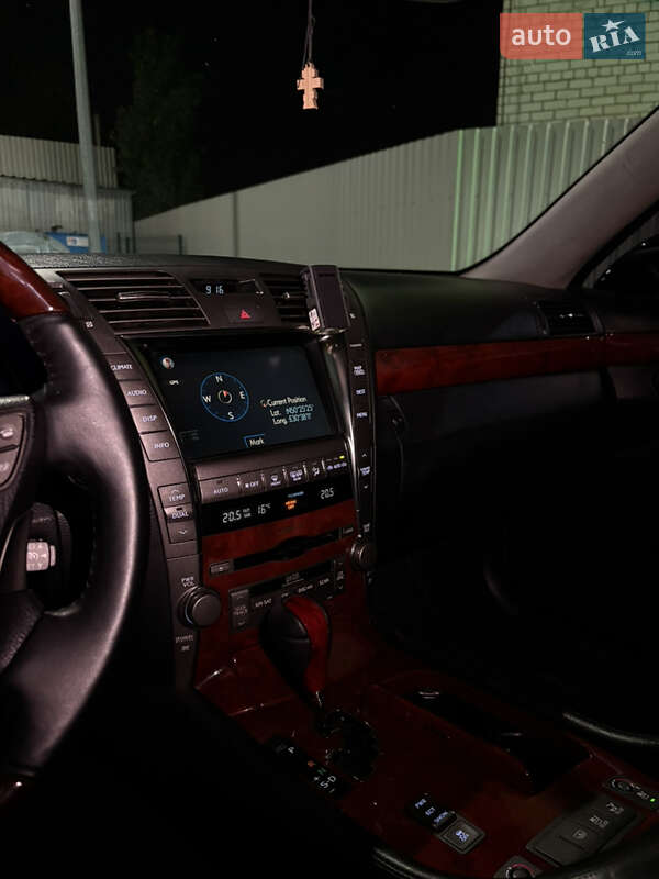 Седан Lexus LS 2008 в Киеве