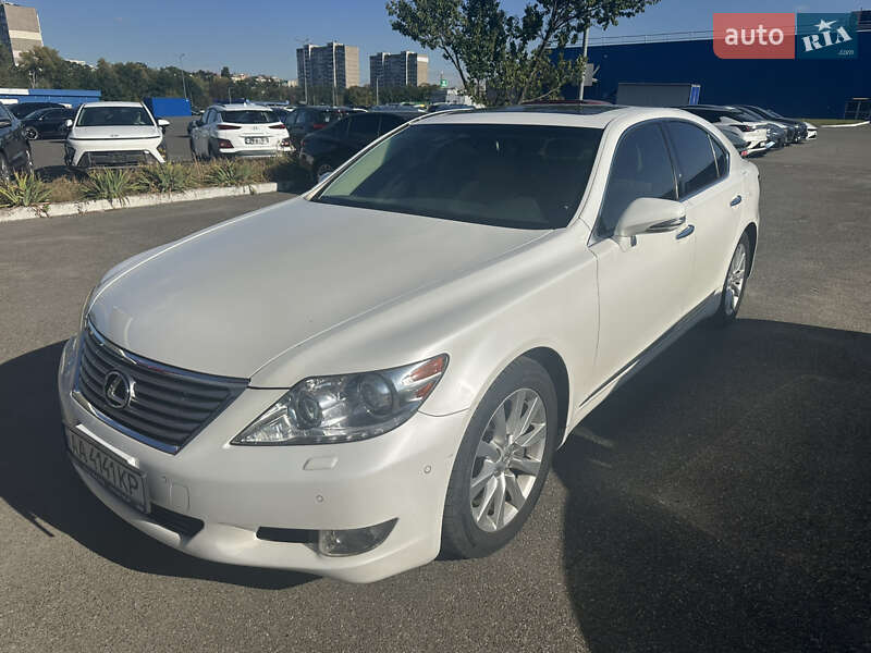 Lexus LS 2011