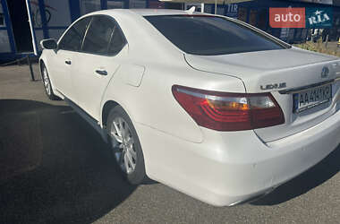 Седан Lexus LS 2011 в 