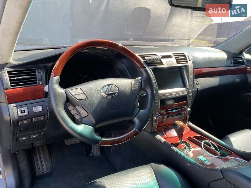 Седан Lexus LS 2008 в Луцьку