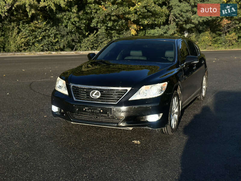 Седан Lexus LS 2010 в Виннице