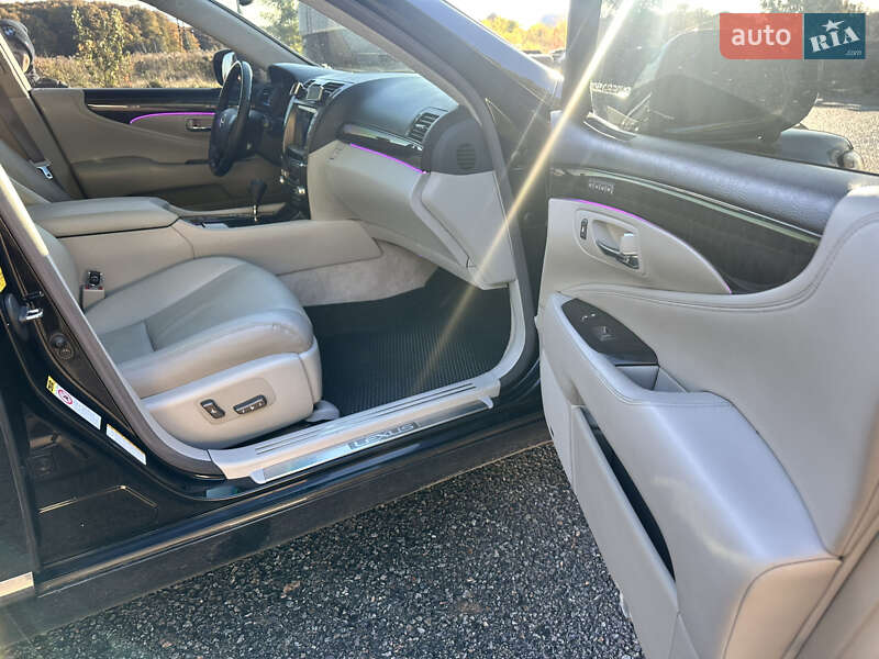 Седан Lexus LS 2010 в Виннице