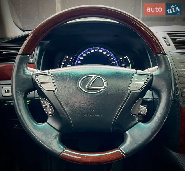 Седан Lexus LS 2012 в Киеве