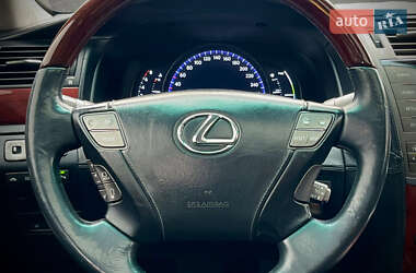 Седан Lexus LS 2012 в 