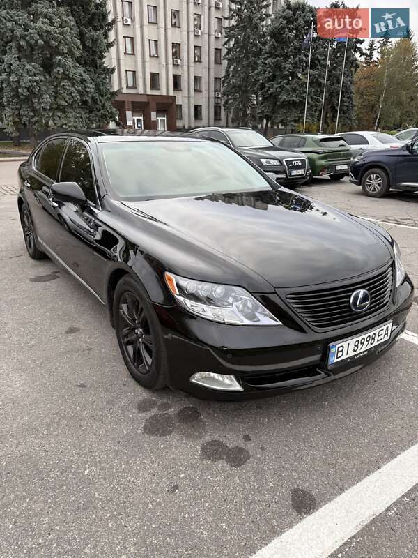 Седан Lexus LS 2008 в Кременчуці