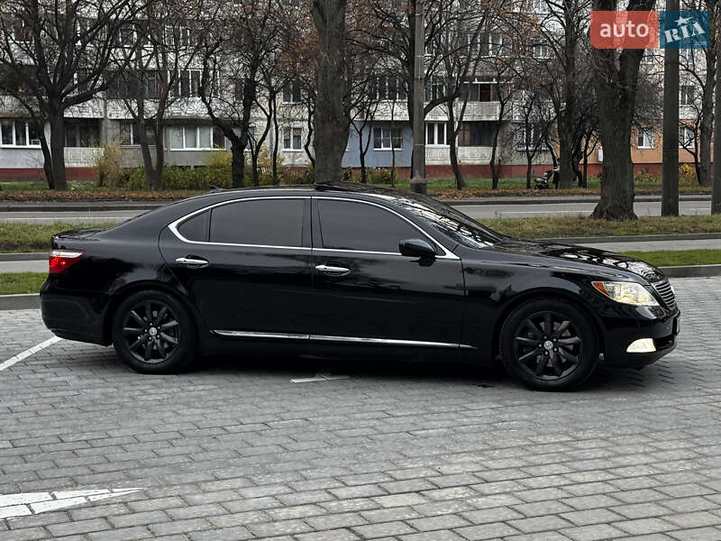Седан Lexus LS 2008 в Рівному