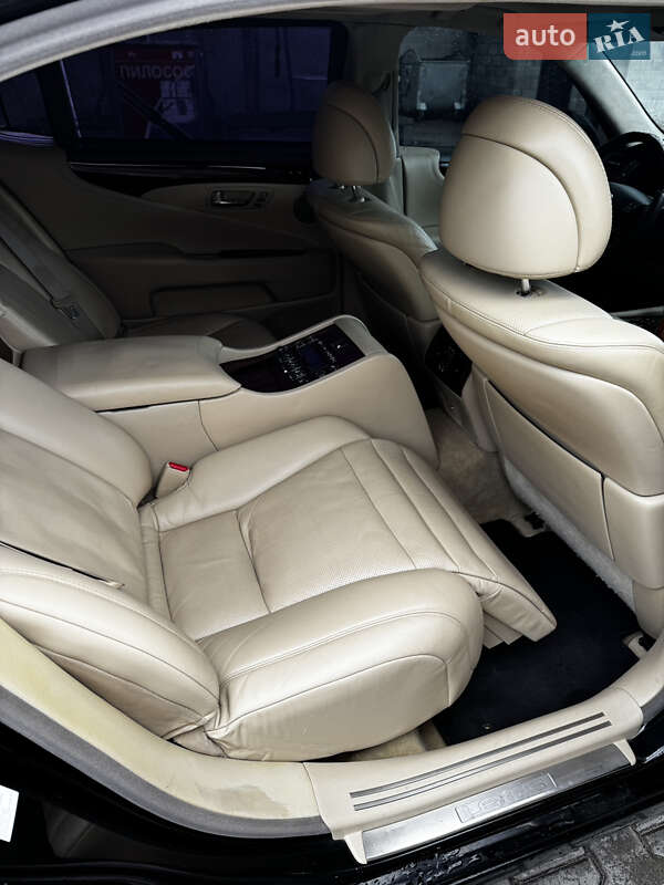 Седан Lexus LS 2008 в Рівному