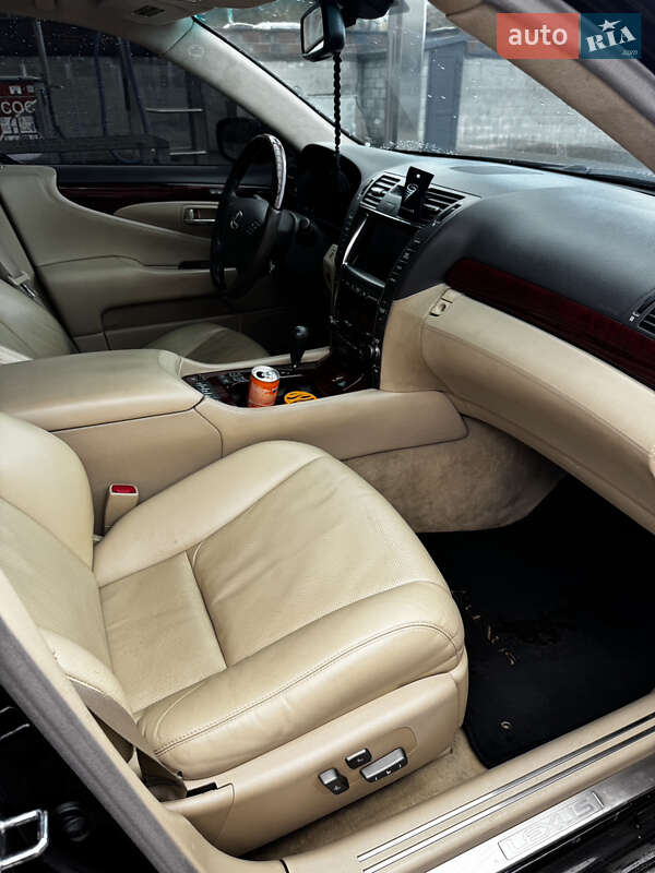 Седан Lexus LS 2008 в Рівному
