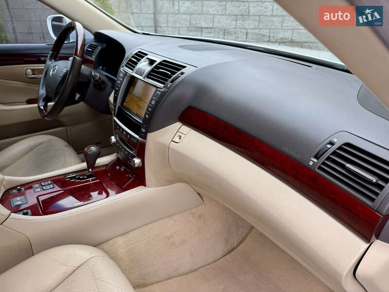 Седан Lexus LS 2010 в Одесі