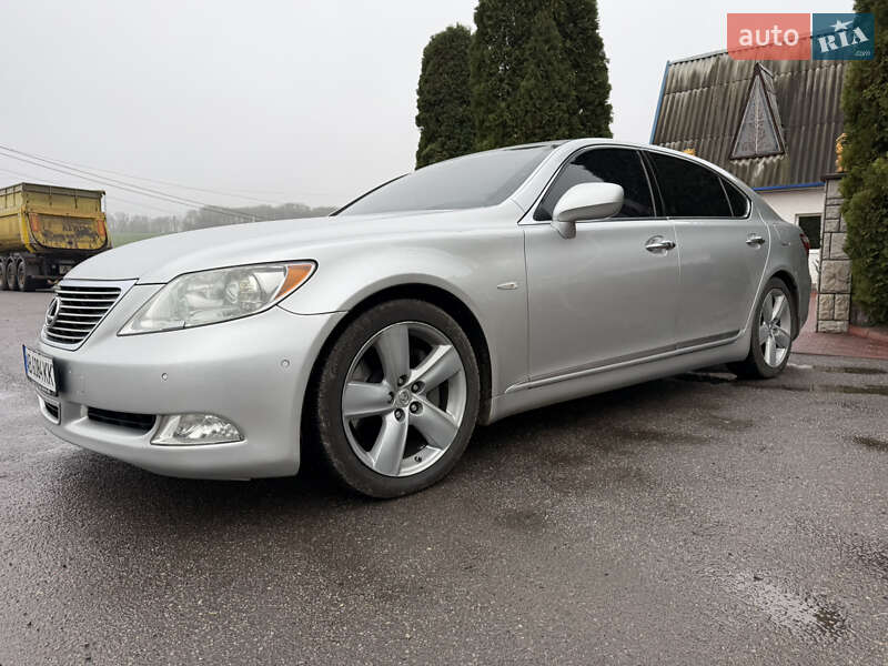 Седан Lexus LS 2007 в Вороновице
