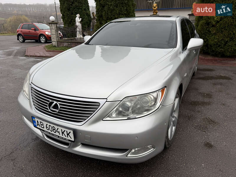 Седан Lexus LS 2007 в Вороновице