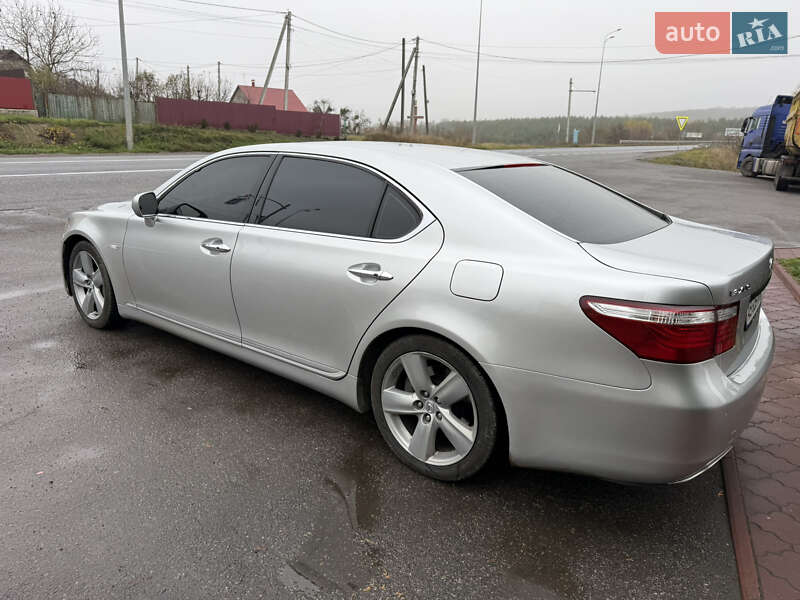 Седан Lexus LS 2007 в Вороновице