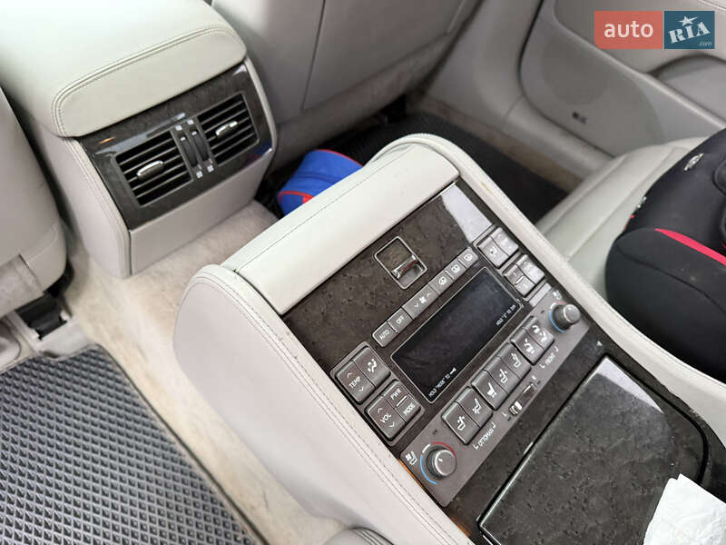 Седан Lexus LS 2007 в Вороновице