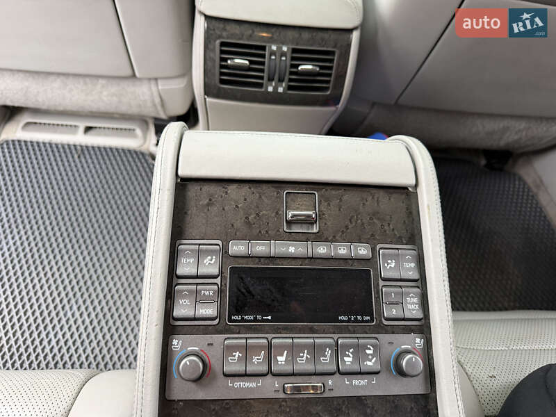 Седан Lexus LS 2007 в Вороновице