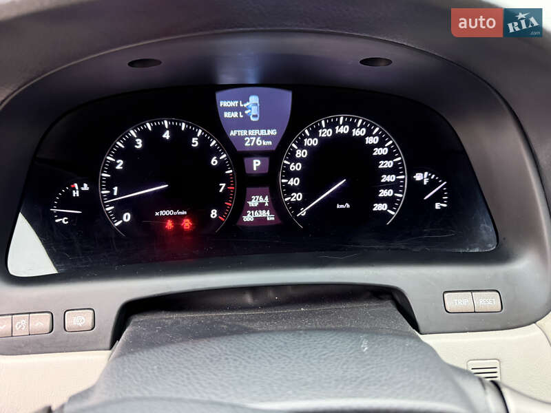 Седан Lexus LS 2007 в Вороновице