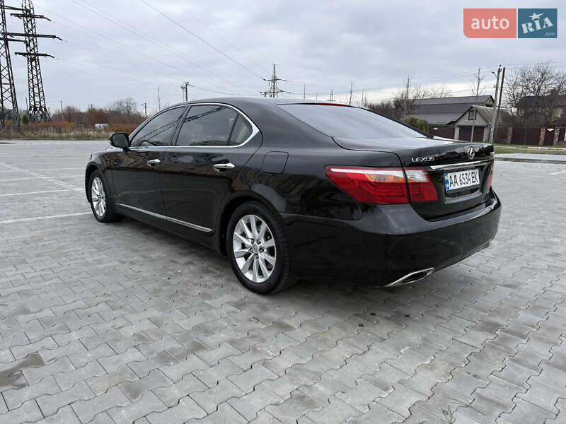 Седан Lexus LS 2011 в Ірпені