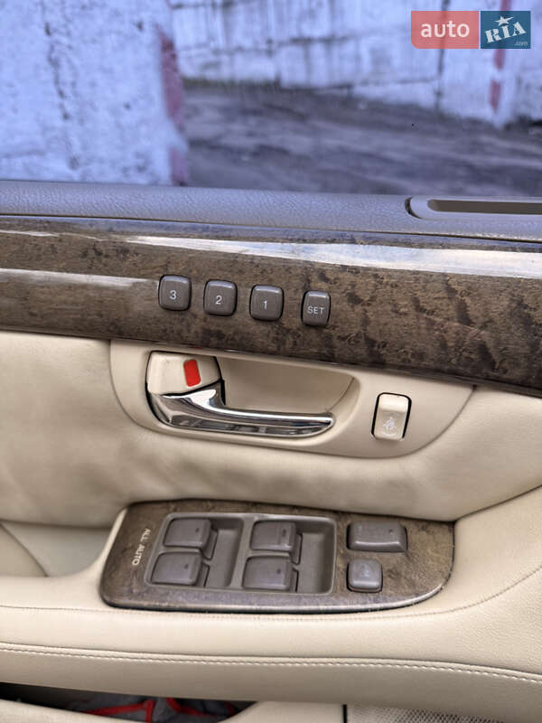 Седан Lexus LS 2001 в Львове