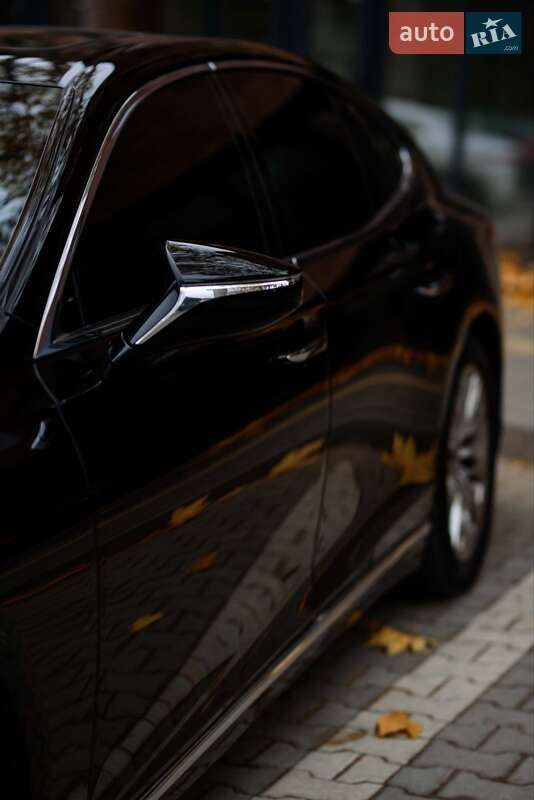 Седан Lexus LS 2018 в Ивано-Франковске