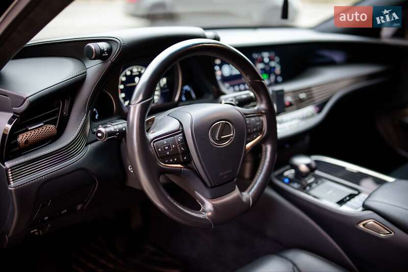 Седан Lexus LS 2018 в Ивано-Франковске