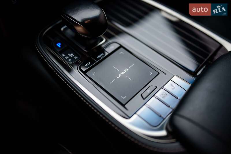 Седан Lexus LS 2018 в Ивано-Франковске