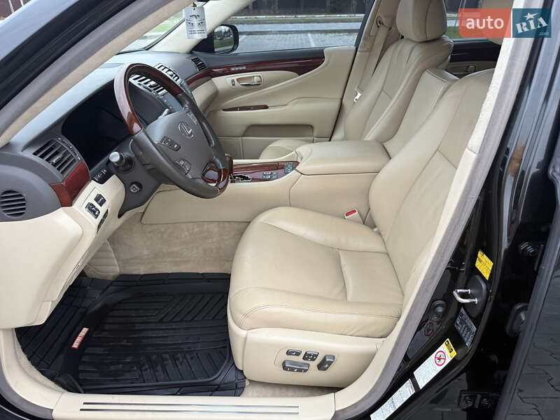 Седан Lexus LS 2011 в Ірпені